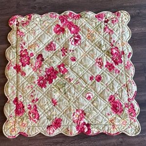 2Pottery Barn QUILTED REVERSIBLE FLORAL PILLOW SHAMS SCALLOPED EDGES Linen Blend